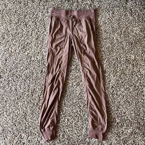 Lululemon mauve dancer joggers size 4